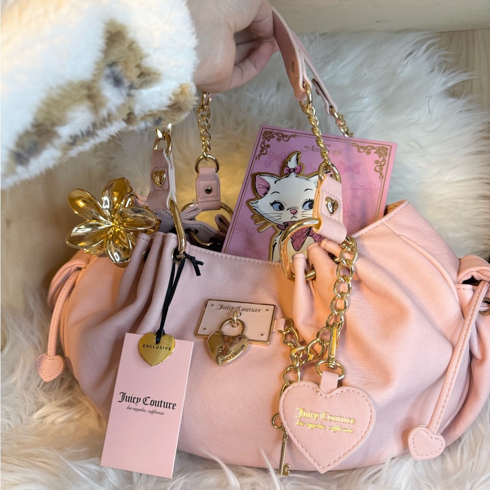 Juicy Couture 💗 Pink Rolling On Bag + Disney Aristocats Eye Shadow Palette +Clip